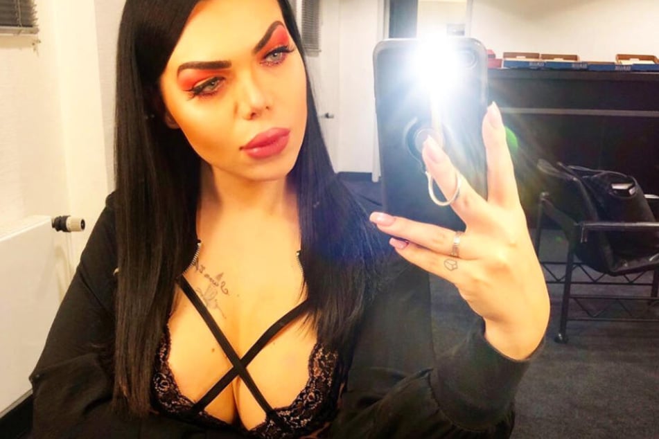 Üblicherweise präsentiert sich Mademoiselle Nicolette auf Instagram als sexy Erscheinung.
