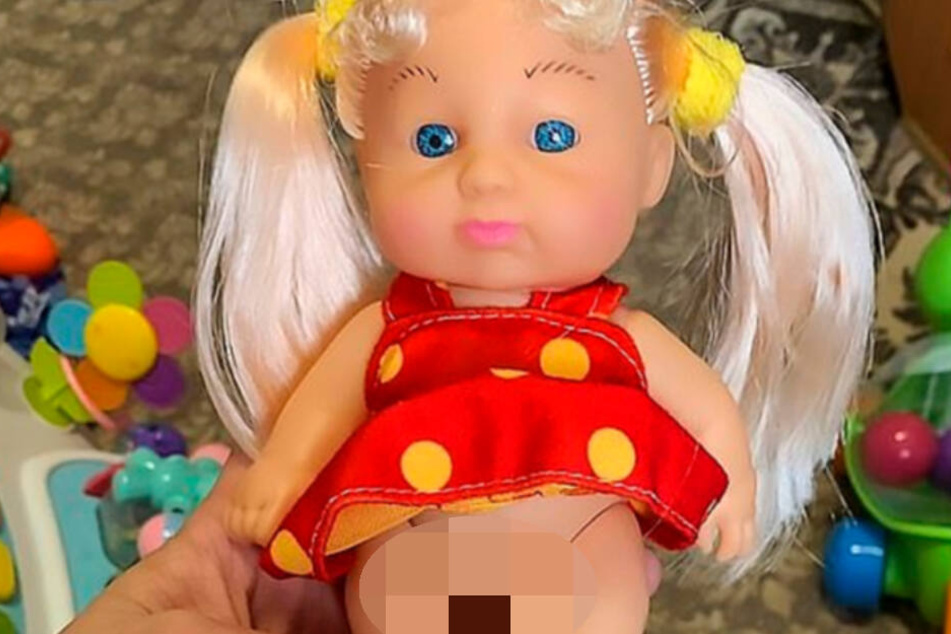 Diese Kinder-Puppe versteckt ein besonderes Geheimnis unterm Rock