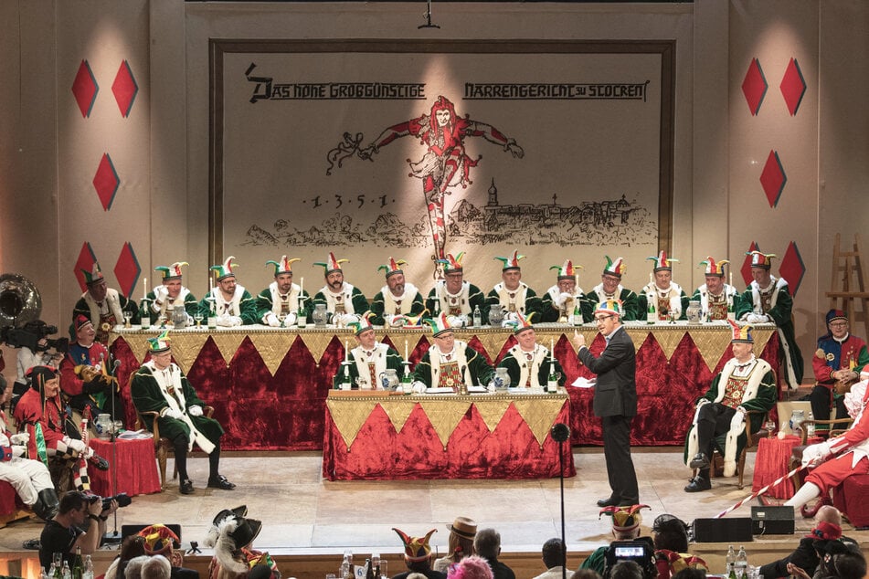 Cem Özdemir (Bündnis 90/Die Grünen) steht vor dem Narrengericht. Am Donnerstagabend wird sich auch Markus Söder (59, CSU) verantworten müssen.