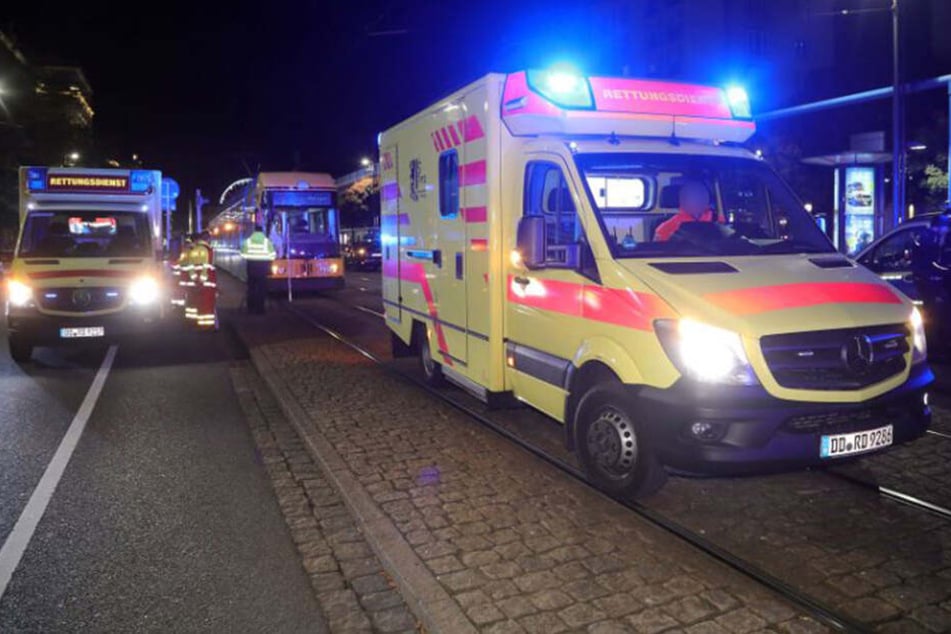 Die beiden Männer wurden schwer verletzt in ein Krankenhaus gebracht.