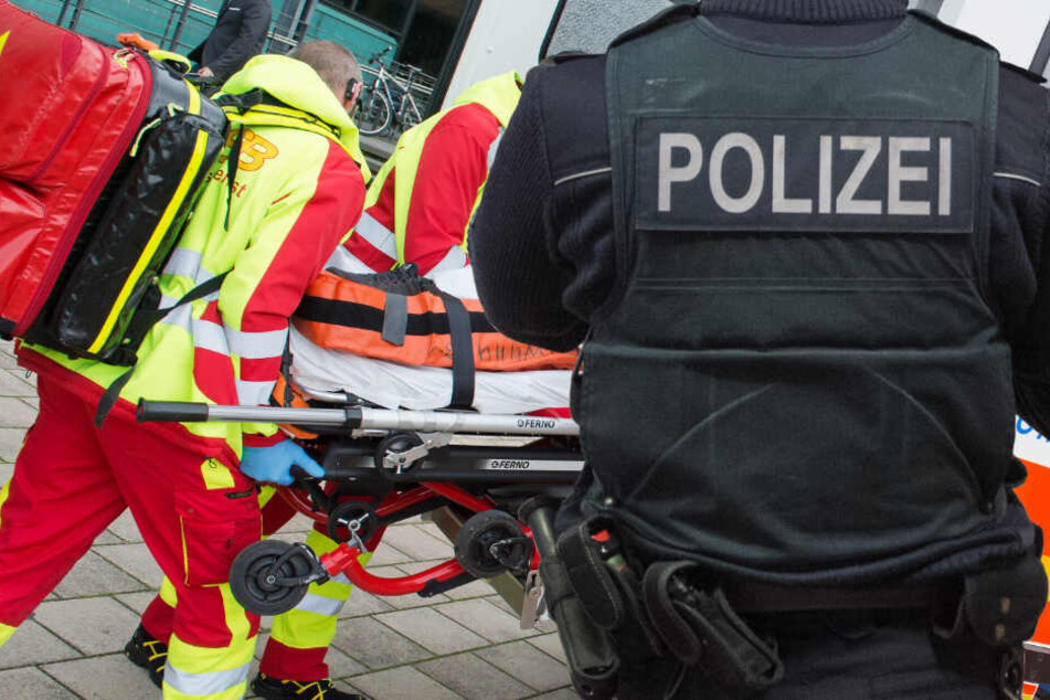 Ein 37 Jahre alter Mann wurde schwer verletzt, die Polizei sucht Zeugen (Symbolbild).
