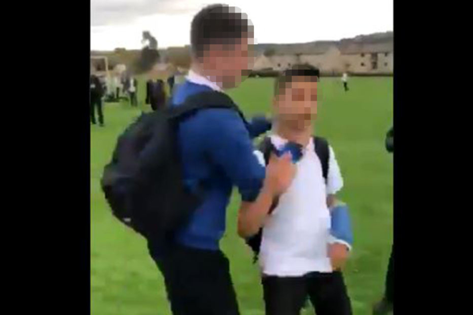 Ein 16-Jähriger Flüchtling wird an einer englischen Schule misshandelt