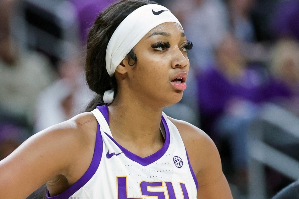 Fans blamed the LSU loss to Auburn on Coach Mulkey and the team, not Angel Reese.