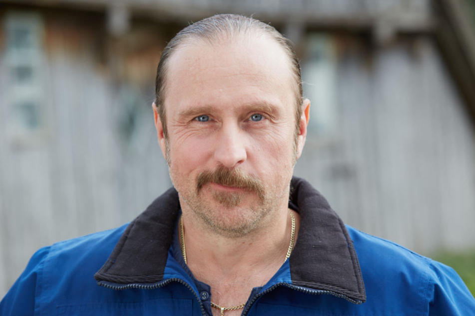 Heiko Schotte (Bjarne Mädel) muss in der Serie Tatortreiniger blutige Sauereien wegputzen.