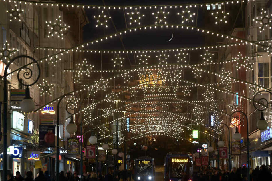 Die Weihnachtsbeleuchtung in Kassel besteht ausschließlich aus stromsparenden LEDs.