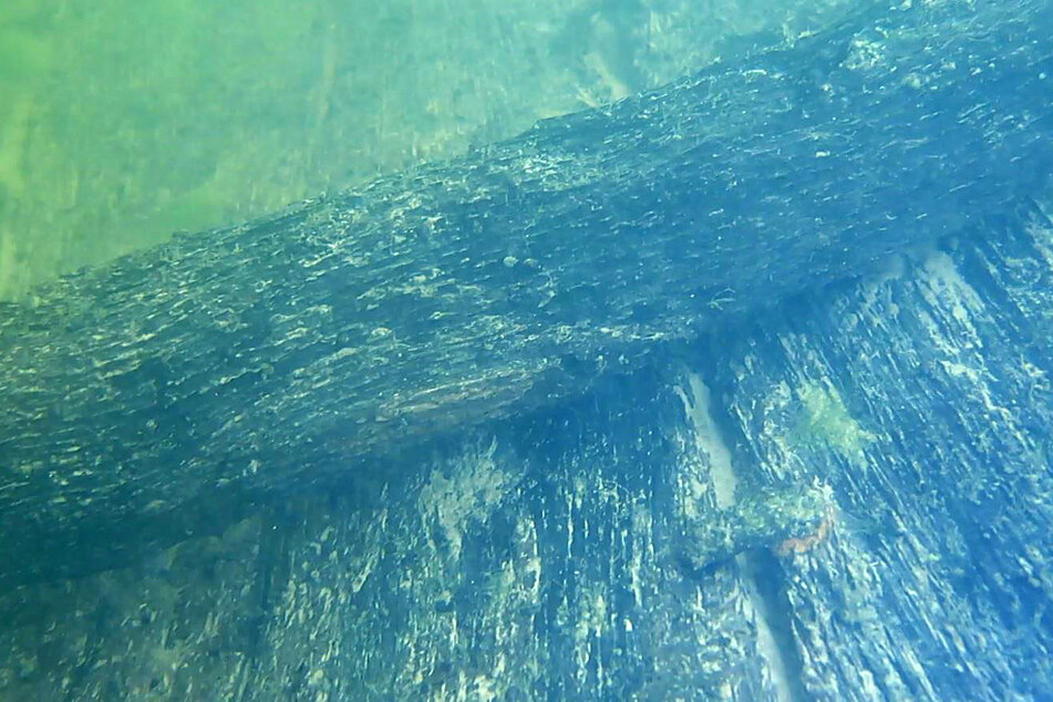 Nach ersten Untersuchungen stellten Archäologen des Landschaftsverbandes Westfalen-Lippe (LWL) fest, daß das Wrack in der Lippe aus dem Mittelalter stammt.