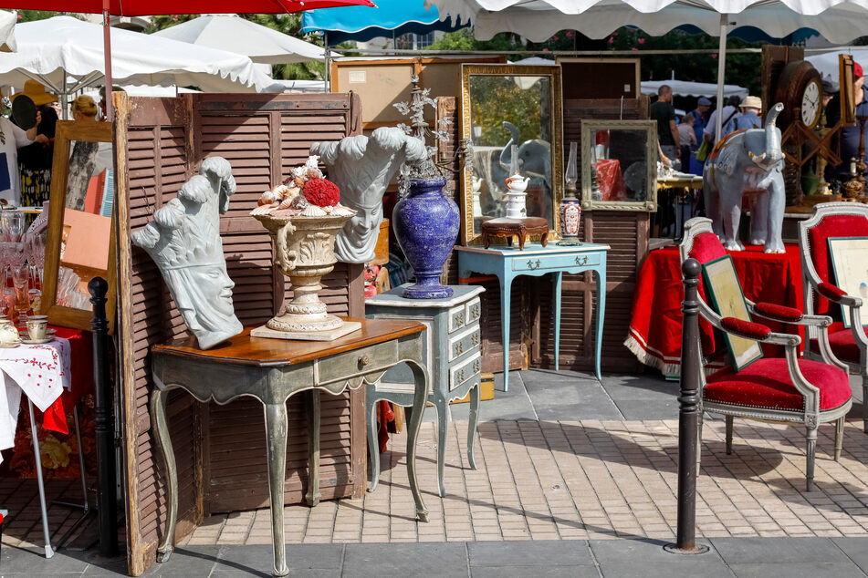 Einmal im Monat findet auf dem Annaberger Markt ein Sammler- und Trödelmarkt statt.