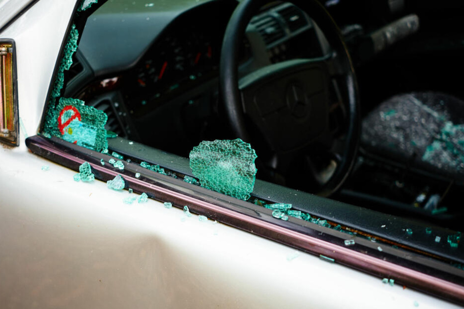 In Zwickau wurde an sieben Fahrzeugen die Seitenscheibe eingeschlagen. (Symbolbild)