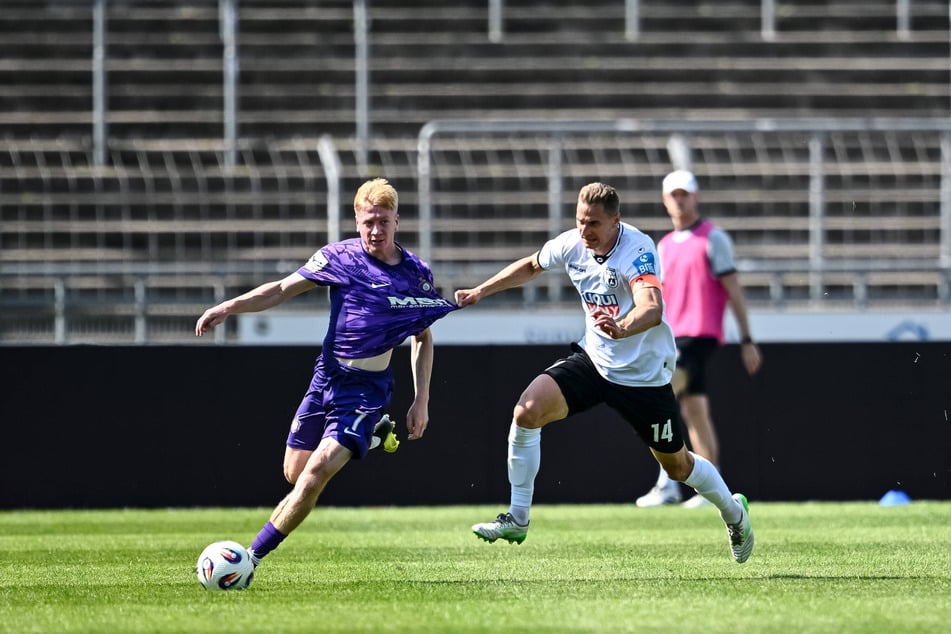 Trainer Jens Härtel vertraut Erik Weinhauer (24, l.). Doch irgendwann muss der Neuzugang aus Jena auch liefern. Und das mit Toren.