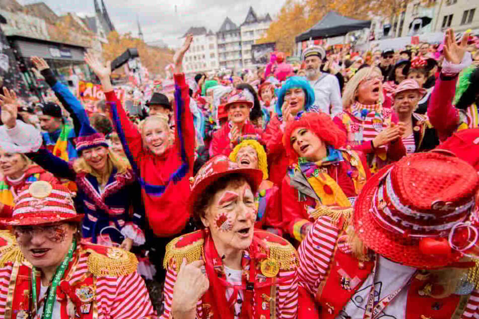 Auf dem Heumarkt feierten Tausende den Beginn der Narrenzeit.