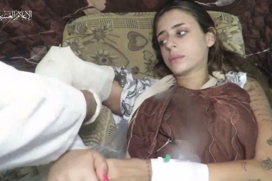 In dem Geiselvideo von Mia Shem zeigten die Hamas, wie man ihre Verletzungen behandelte.