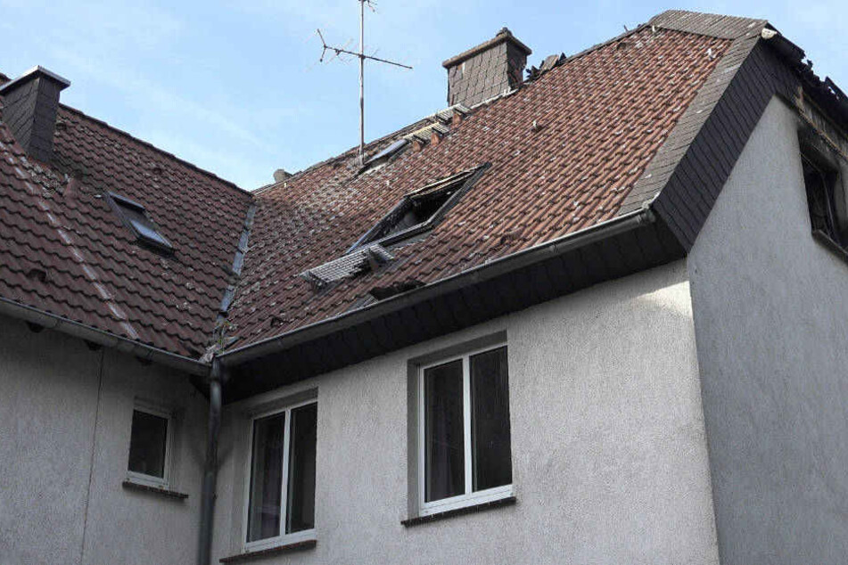 Das Feuer war im Dachgeschoss ausgebrochen und hatte sich auf die zweite Etage ausgebreitet.