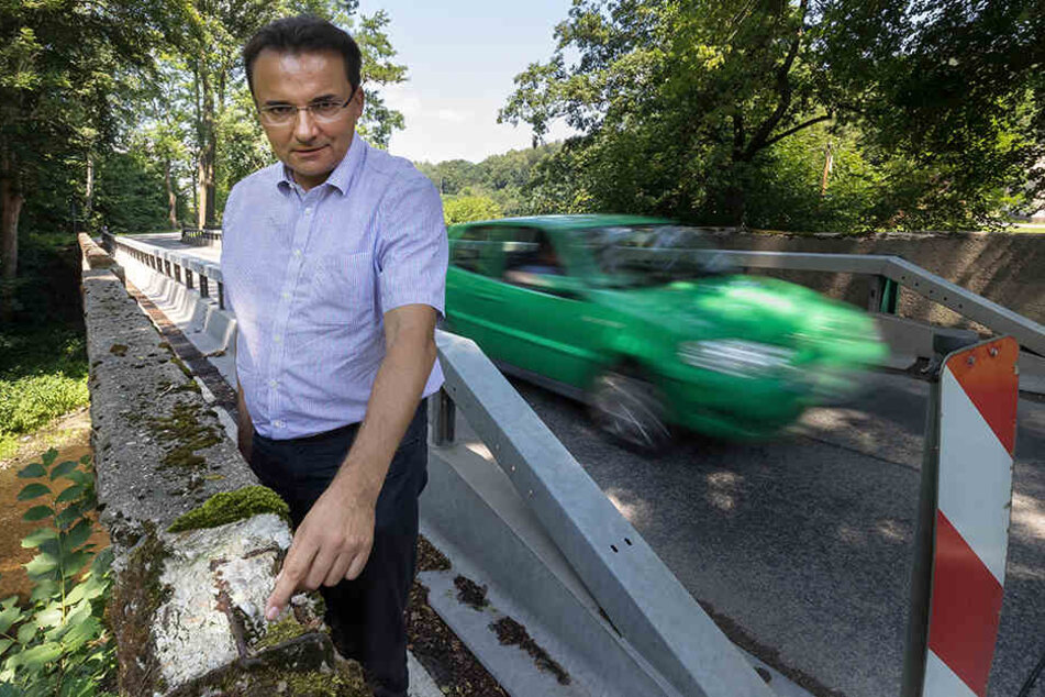 Die Brücke in Nenningmühle soll seit Jahren ersetzt werden. Aber nichts geschieht, kritisiert Bürgermeister Ingolf Wappler (47, CDU).