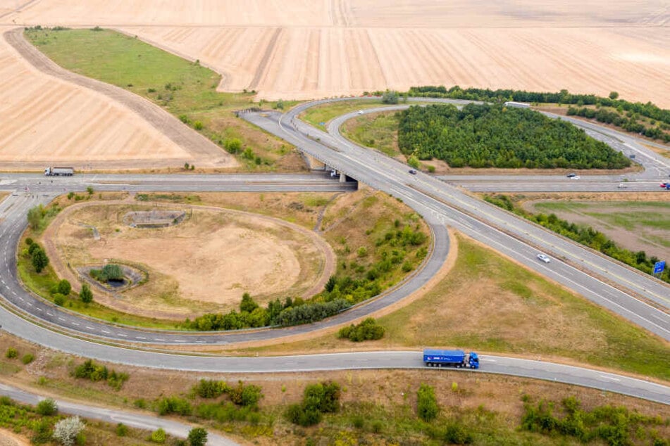 Aktuell endet die A143 noch in einem Feld.