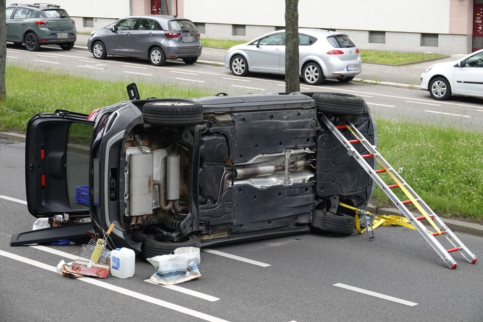 Am Sonntagmittag verunfallte ein Auto auf der Frankenberger Straße in Chemnitz.