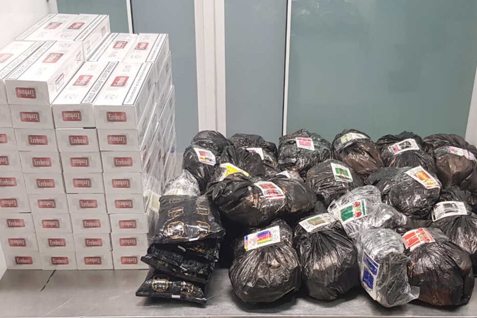 Beamte des Zolls wurden am Flughafen München bei einem jungen Mann fündig.