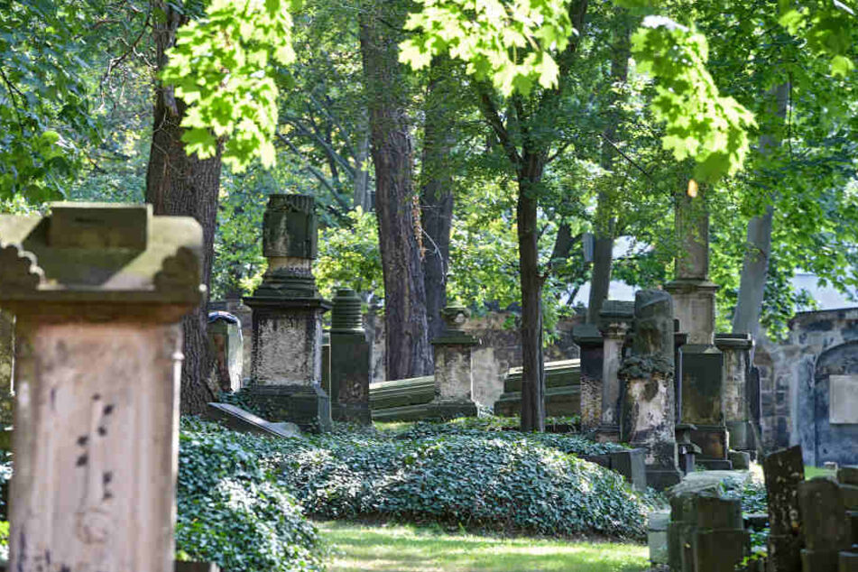 Am "Tag des offenen Denkmals" haben Interessierte die seltene Möglichkeit, den Eliasfriedhof mit seinen besonderen Grabsteinen zu besichtigen.