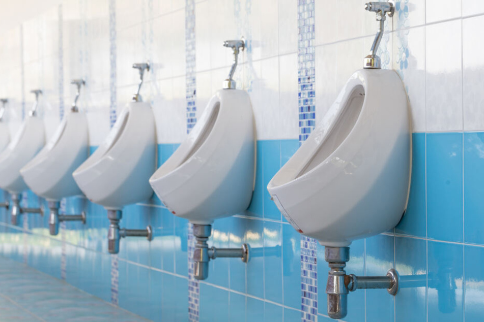 John Rabago soll einem Obdachlosen angeboten haben, er könne ein Urinal auslecken, statt ins Gefängnis zu gehen. (Symbolbild)