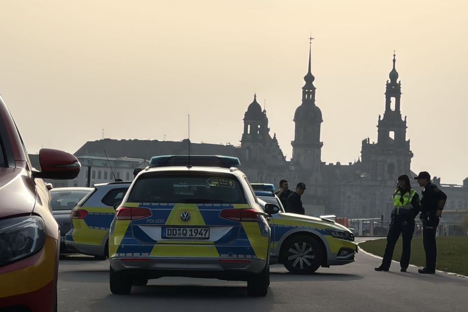 Der Elberadweg an der Fundstelle wurde inzwischen abgesperrt.