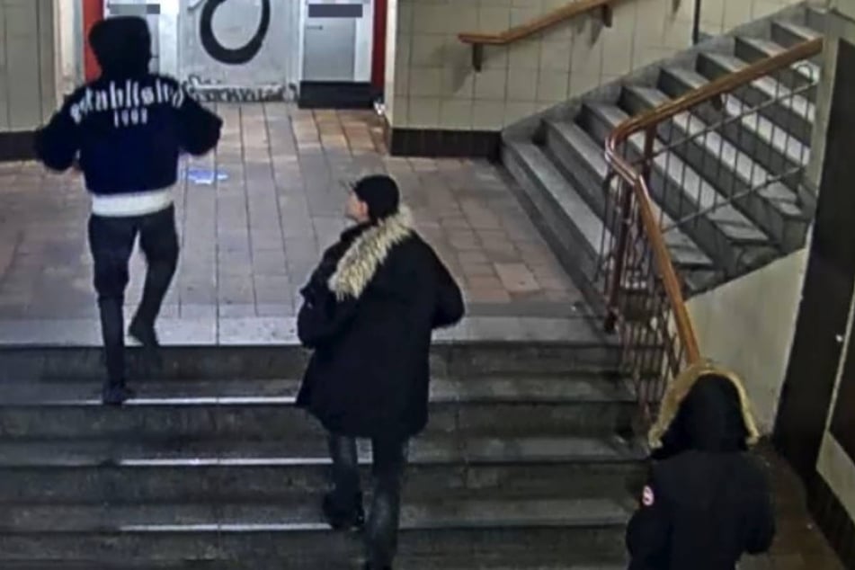 Der Überfall soll sich nahe dem U-Bahnhof Schlesisches Tor zugetragen haben.