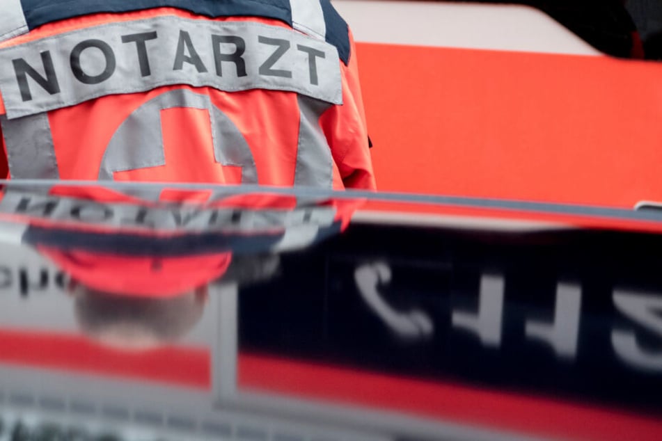 Die Rettungskräfte konnten das Leben des Fahranfängers nicht retten. (Symbolbild)