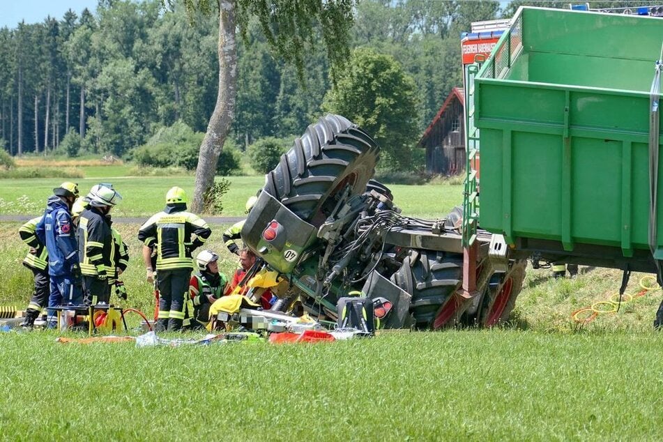 Die Rettung der Fahrerin stellte die Einsatzkräfte vor eine Herausforderung.