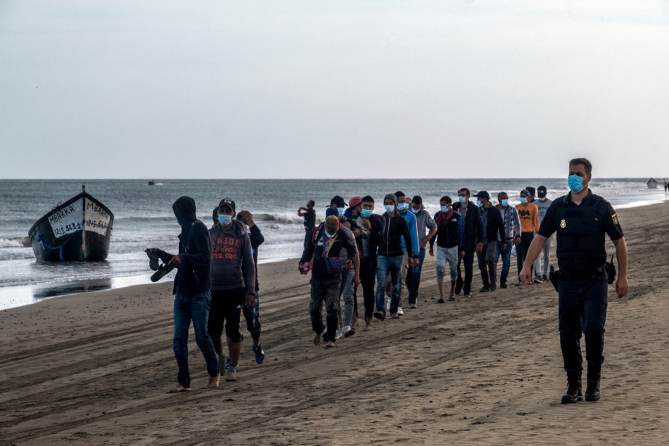 Bereits Ende Oktober erreichten Migranten aus Marokko in offenen Holzboten Gran Canaria.