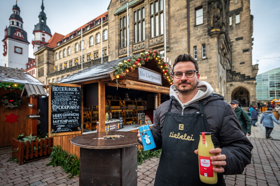 "Der Chemnitzer Weihnachtsmarkt macht zu zeitig dicht", findet Thomas Schwartz (28) von "Liebelei Liköre".