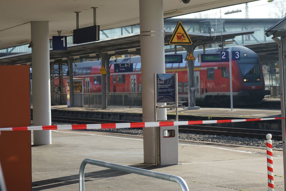 Von Zug erfasst: Frau stirbt am Bahnhof Göppingen