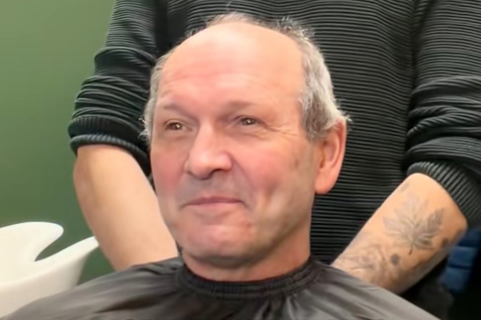 Nick (57) ist schon seit seinen 30er Jahren ein Halbglatzenträger.