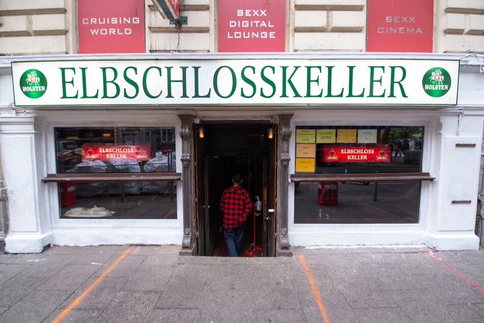 Der Elbschlosskeller am Hamburger Berg ist ganztägig geöffnet und berühmt-berüchtigt für sein Publikum. (Archivfoto)