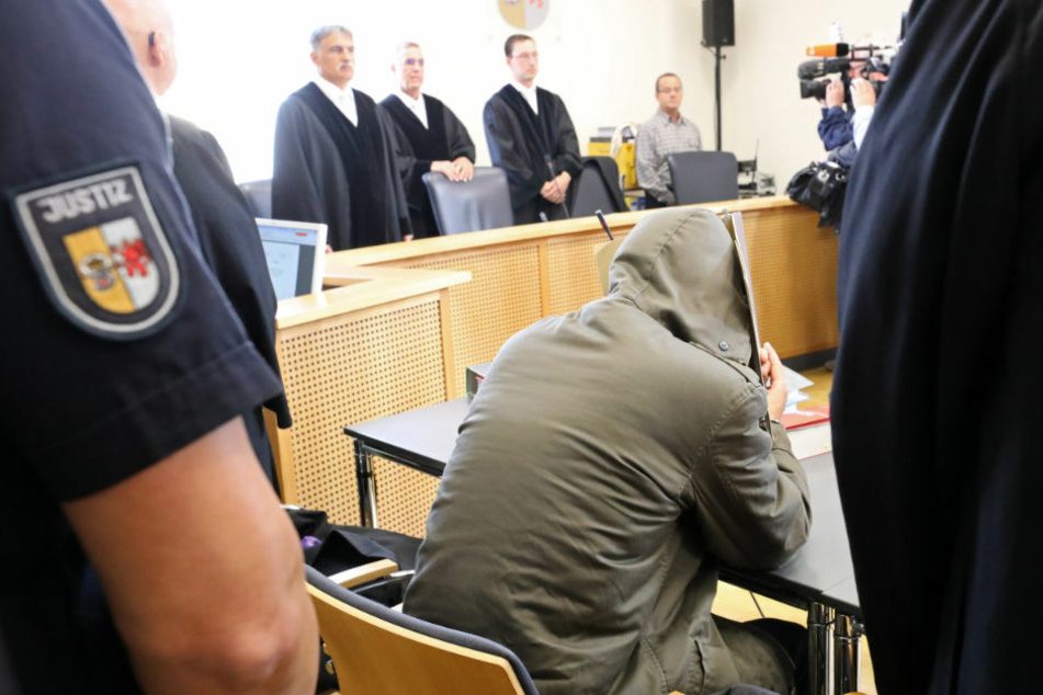 Im Revisionsprozess gegen den 29-jährigen Stiefvater soll ermittelt werden, ob im Fall der getöteten Leonie ein Mord aus "niederen Beweggründen" vorliegt. (Archivfoto)