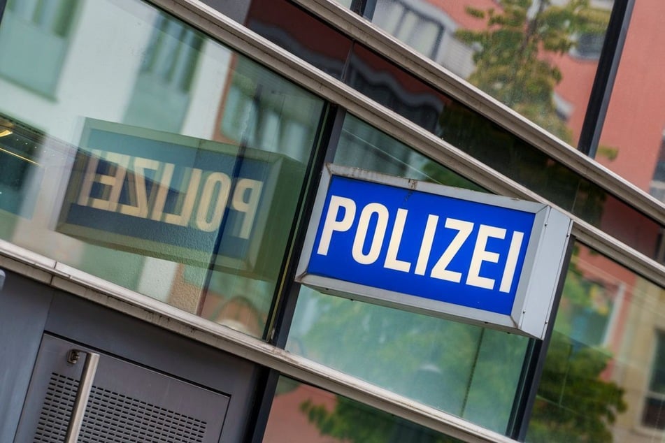 Ein Jugendlicher stellte sich überraschend der Polizei in Baden-Baden. (Symbolbild)