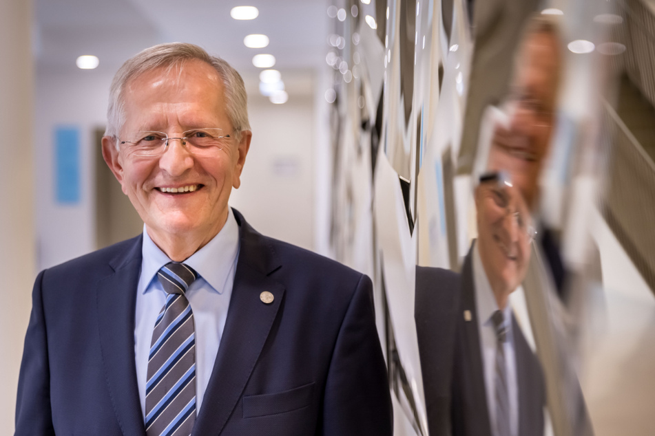 Prof. Bernd Meyer (69) sagt stolz: "Das ist der größte Forschungsbau seit der Wende in Freiberg."