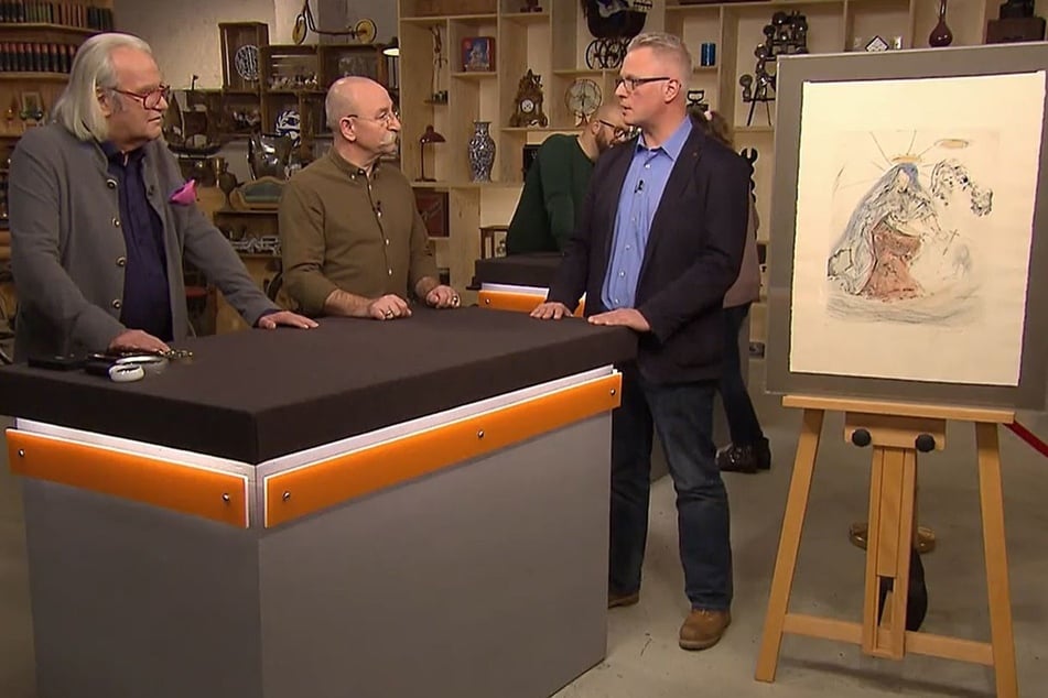 Thomas Müller (r.) besucht "Bares für Rares", um eine Zeichnung mit der Unterschrift von Salvador Dalí zu verkaufen.