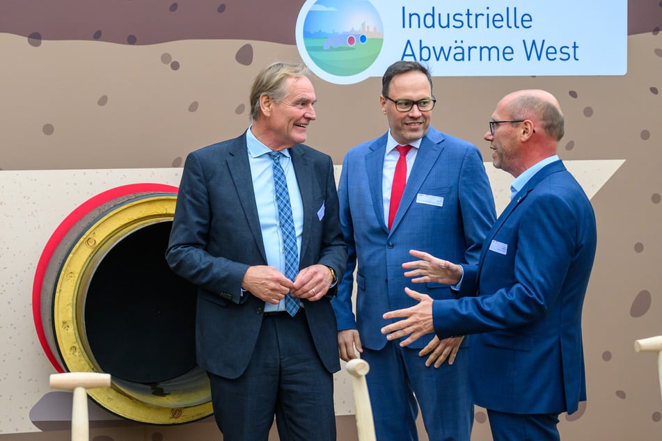 (v.l.n.r.) Leipzigs OB Burkhard Jung (67, SPD), Sachsens Wirtschaftsminister Dirk Panter (51, SPD) und Leipzigs Stadtwerke-Chef Karsten Rogall (56) feierten gestern die 230 Millionen Euro teure Investition.