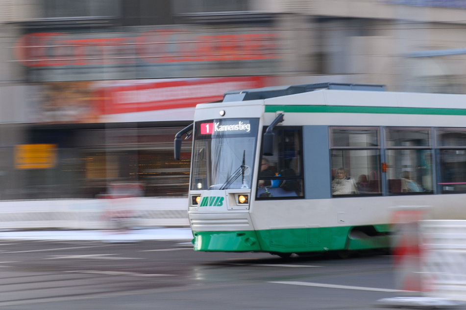 Bis zum 14. August reicht es, wenn dem Schaffner der aktuelle Schülerausweis vorgezeigt wird. (Symbolbild)