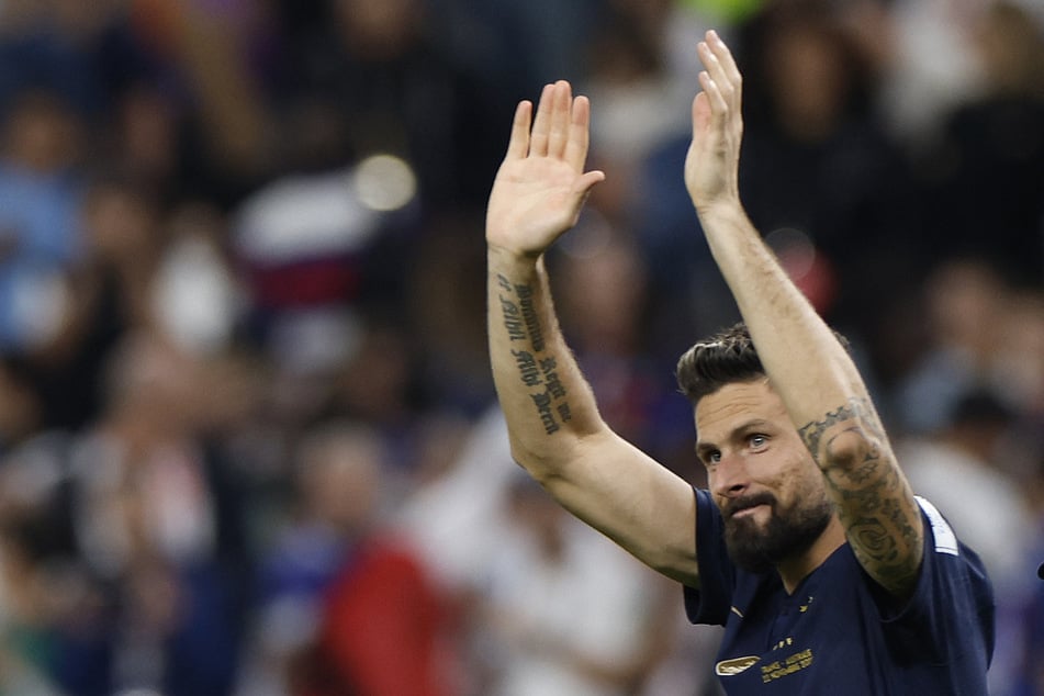 World Cup 2022: Giroud makes history for France in big win over Australia