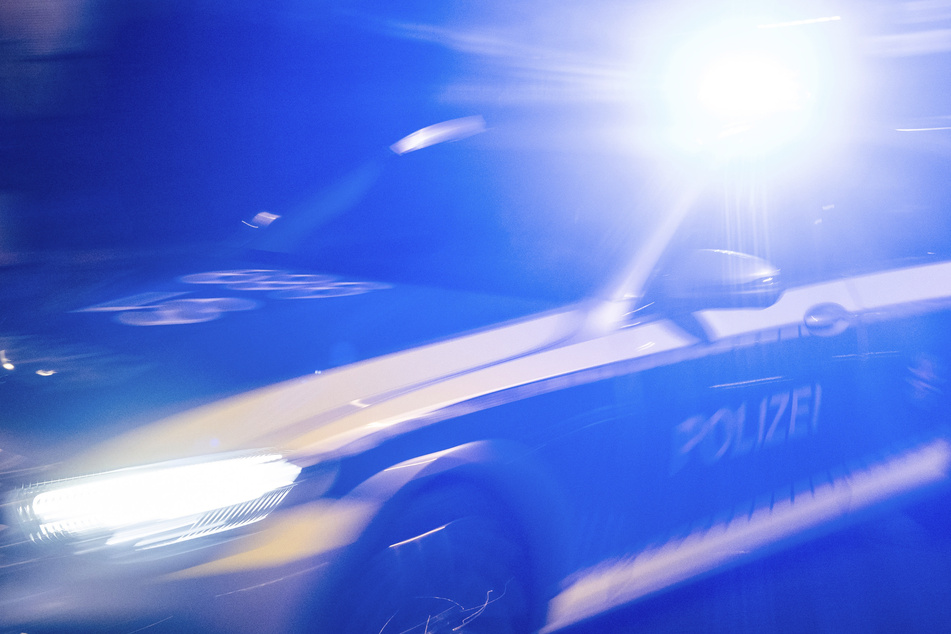 An dem gerammten Streifenwagen entstand ein Schaden in Höhe von 500 Euro. (Symbolfoto)