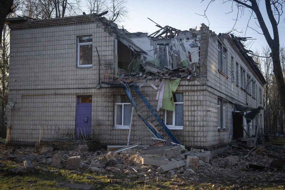 Immer wieder sorgen Drohnenangriffe in der Ukraine für Zerstörungen - so wie hier in Kiew. (Archivbild)