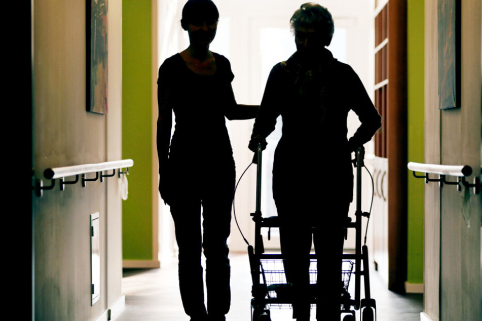 Der Pflegeberuf soll in Bayern weiter in das Bewusstsein junger Menschen rücken.