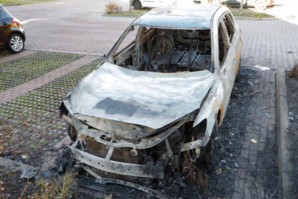 Die Polizei hat Ermittlungen wegen Brandstiftung aufgenommen.