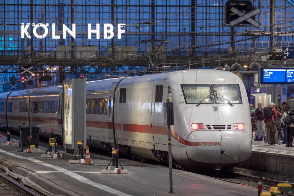 Am Freitagnachmittag wurde ein ICE am Kölner Hauptbahnhof von der Bundespolizei durchsucht und geräumt (Symbolbild).