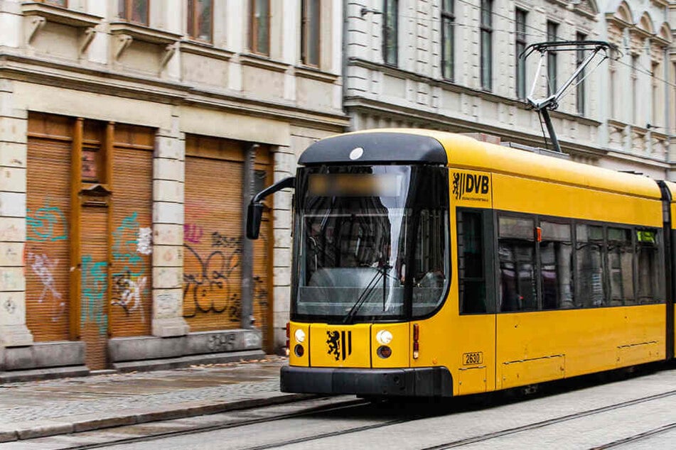 Ein Sachschaden von 5000 Euro entstand an einer Straßenbahn.