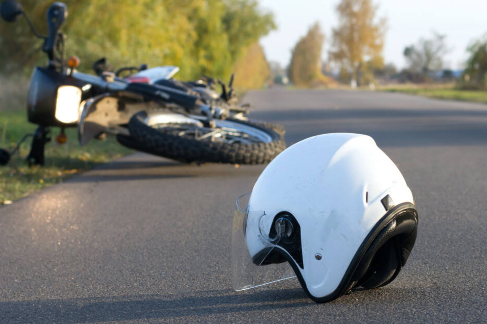 Der Biker erlag am Unfallort seinen schweren Verletzungen (Symbolbild).