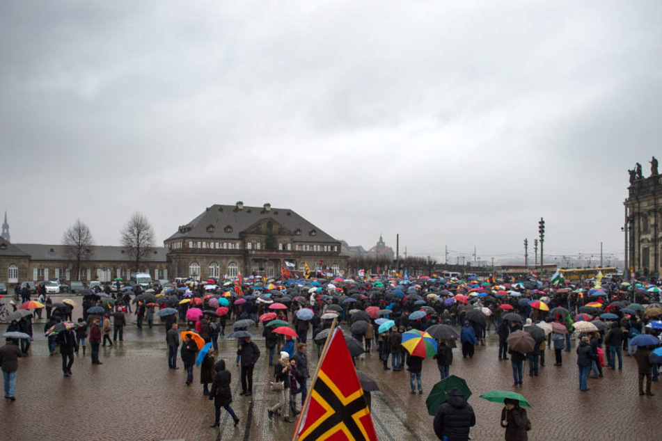 Am Sonntag will Pegida wieder auf dem Theaterplatz Reden schwingen.