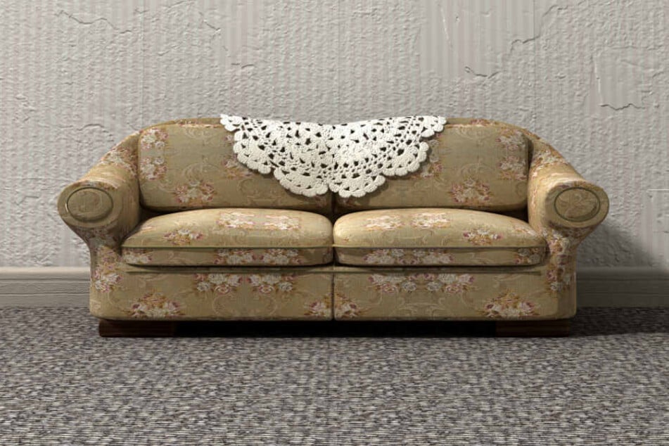 In einem ungemütlichen Sofa eines verstorbenen Mannes fanden sie das ungewöhnliche Füllungsmaterial. (Symbolbild)
