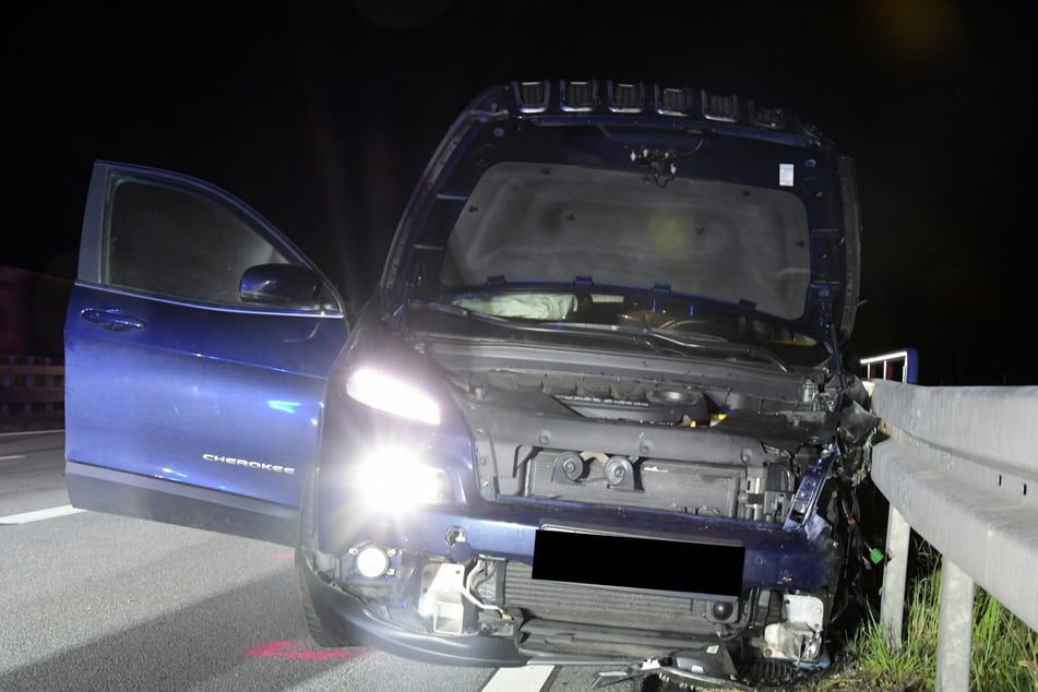 Die Fahrerin (87) eines Jeeps verursachte auf der A4 am Montagabend für einen schweren Unfall.