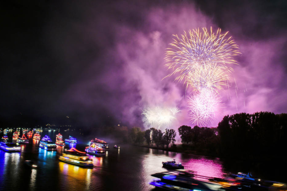 Bei "Rhein in Flammen" feierten etwa 120.000 Menschen. Allerdings gab es laut Polizei auch Zwischenfälle.