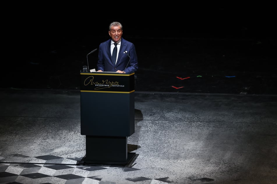 Friedmans Rede trug den Titel "Über Bayreuth, über Deutschland. Versuch einer Gesellschaftsanalyse".